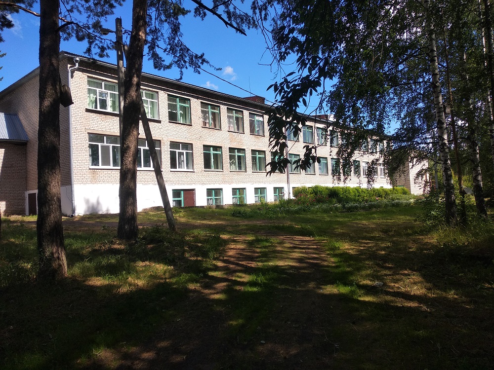 Фасад школы с. Русский Турек