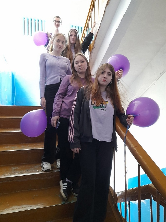 Радужная неделя для выпускников 11 класса - День Воспоминаний (фиолетовый цвет).