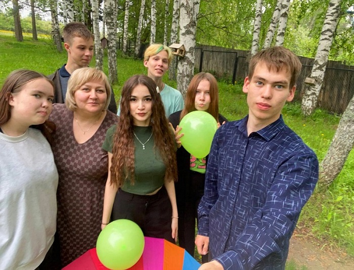 Радужная неделя для выпускников 9 класса - День Сюрпризов (зелёный цвет).