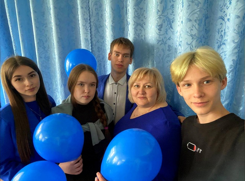 Радужная неделя для выпускников 9 класса - День Благодарения (синий цвет).