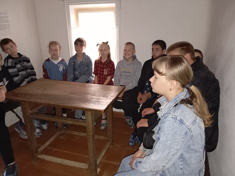 Встреча с историей (экскурсия в городской музей имени С.М. Кирова).