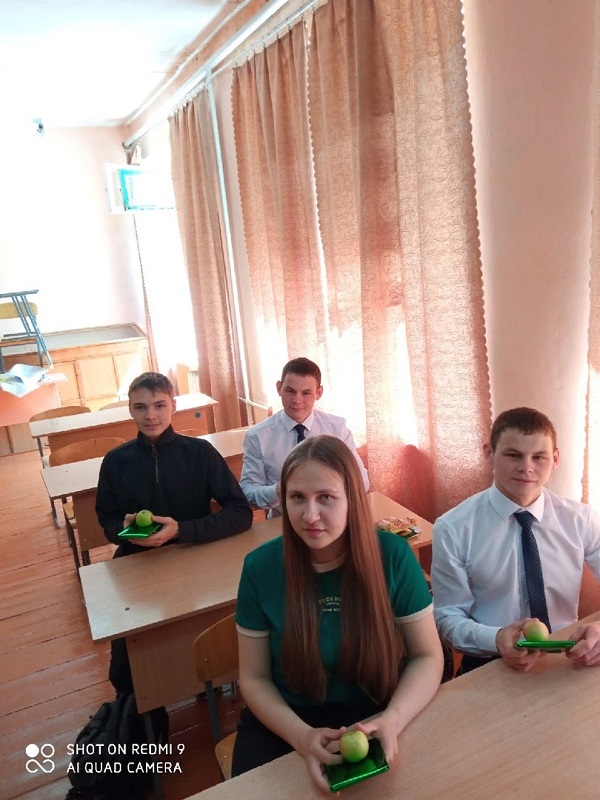 Радужная неделя для выпускников 11 класса - День Сюрпризов (зелёный цвет).