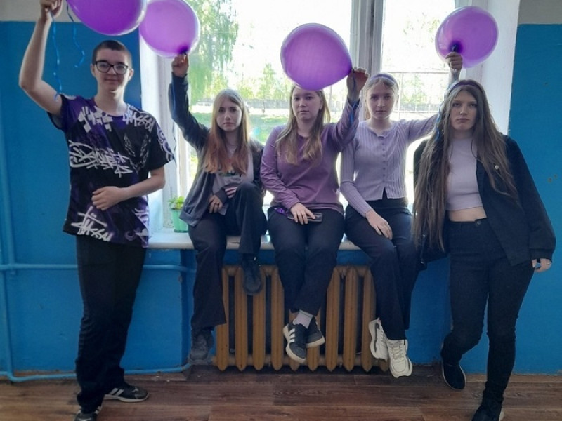 Радужная неделя для выпускников 11 класса - День Воспоминаний (фиолетовый цвет).